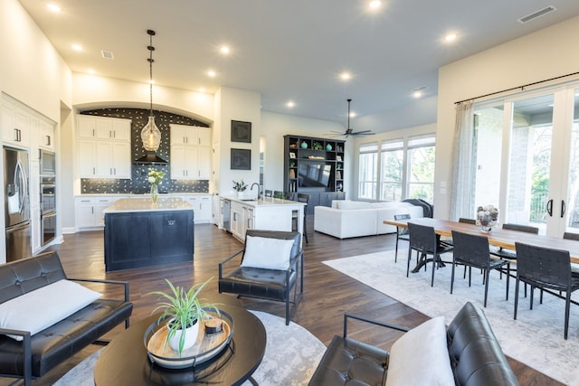 living area with visible vents, recessed lighting, a ceiling fan, and dark wood-style flooring