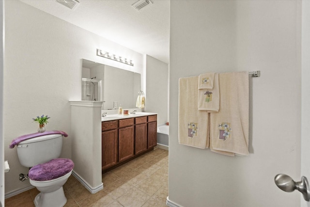 full bathroom featuring toilet, an enclosed shower, visible vents, and baseboards