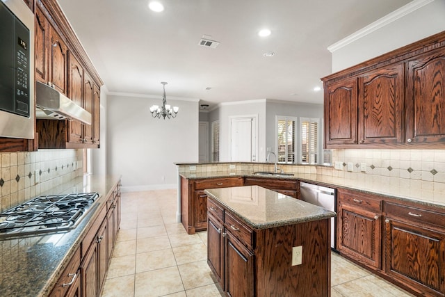 kitchen featuring light tile patterned floors, visible vents, appliances with stainless steel finishes, under cabinet range hood, and a sink