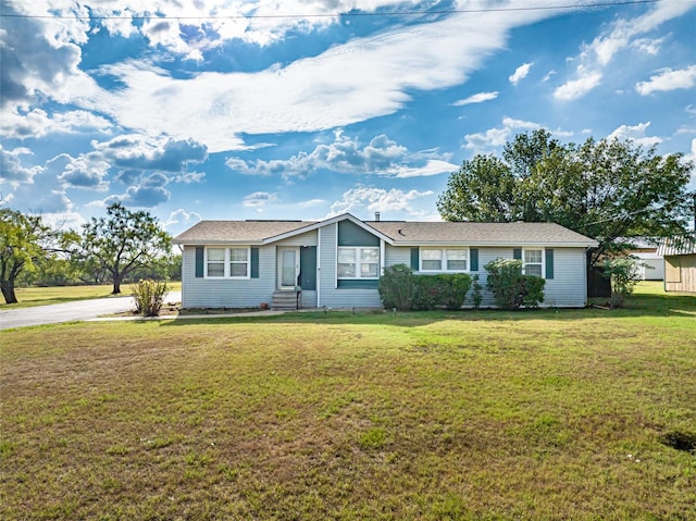 ranch-style home featuring entry steps and a front yard