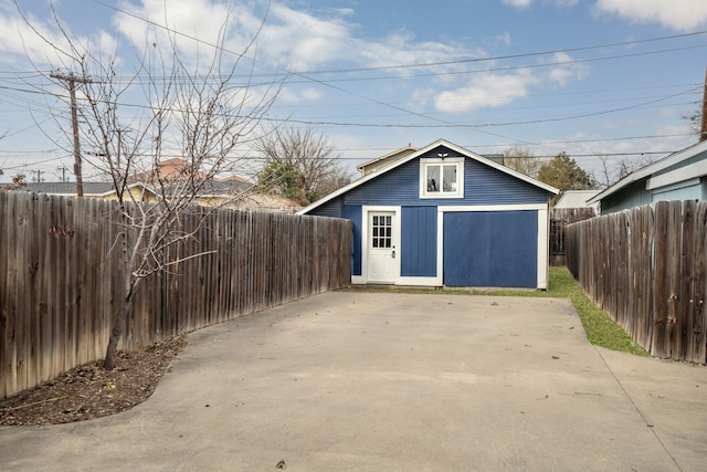 view of outdoor structure with a fenced backyard and an outdoor structure