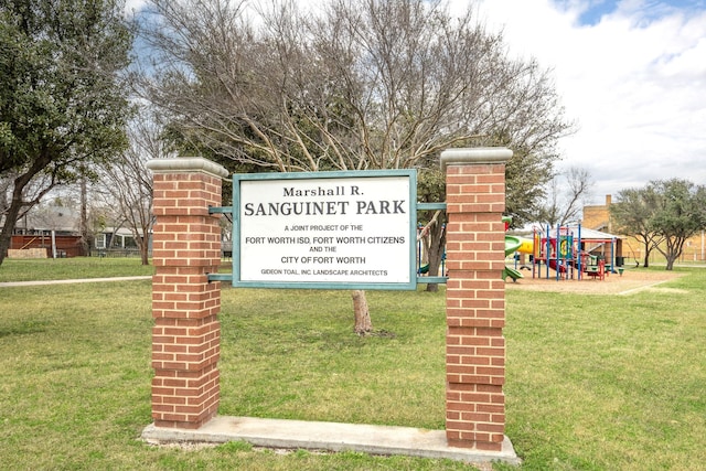 community sign with a yard