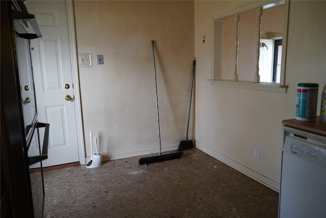 clothes washing area featuring baseboards