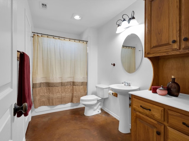 full bath featuring toilet, concrete floors, a sink, visible vents, and baseboards