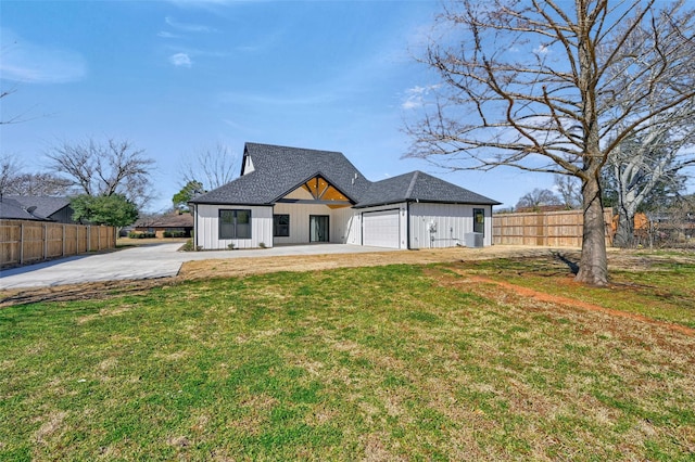 view of front of home featuring a garage, a shingled roof, fence, central AC, and a front yard