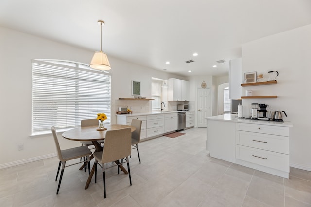 dining room featuring arched walkways, light tile patterned floors, recessed lighting, visible vents, and baseboards