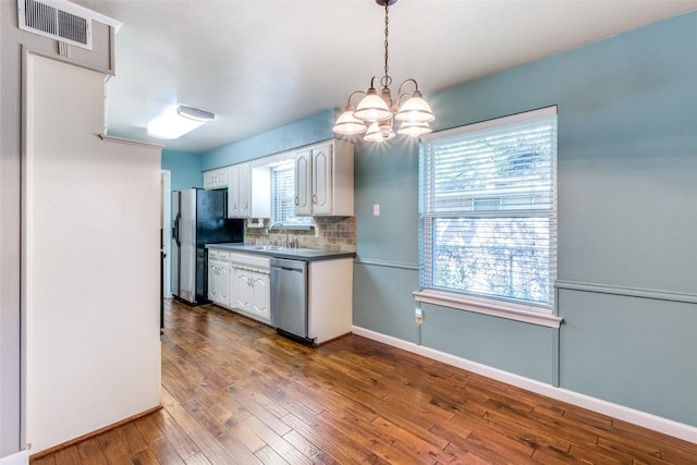 kitchen featuring dark wood-style flooring, visible vents, backsplash, appliances with stainless steel finishes, and a chandelier