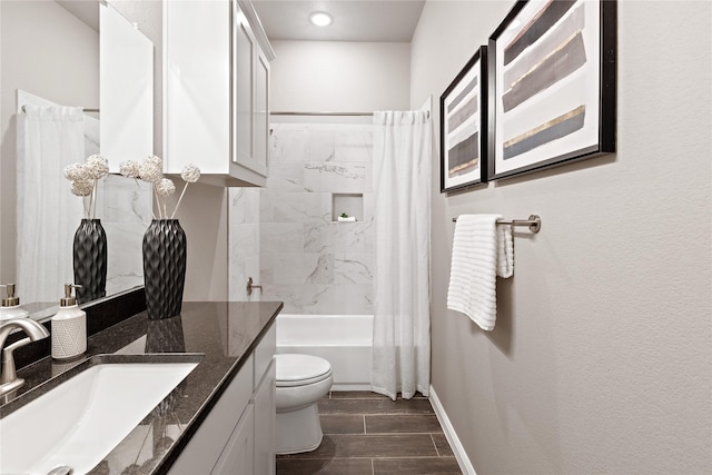 bathroom with wood finish floors, toilet, shower / bath combo with shower curtain, vanity, and baseboards