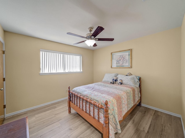 113 S Beltwoods Dr, Desoto, TX 75115 - bedroom featuring ceiling fan, light wood-style flooring, and baseboards