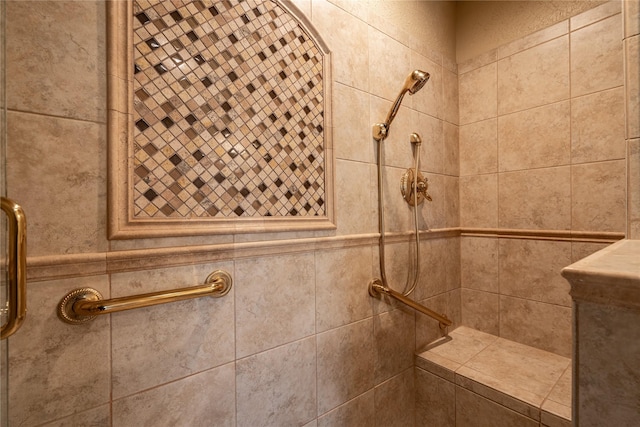 details featuring a tile shower