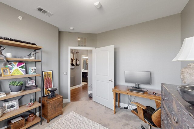 dining area featuring visible vents, baseboards, recessed lighting, separate washer and dryer, and dark wood-style flooring