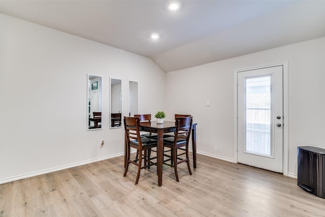 dining space featuring vaulted ceiling, recessed lighting, light wood-style flooring, and baseboards