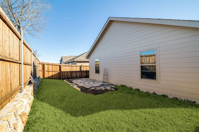 view of yard featuring a fenced backyard