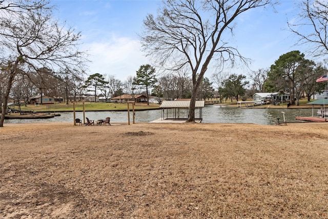 view of yard featuring a water view