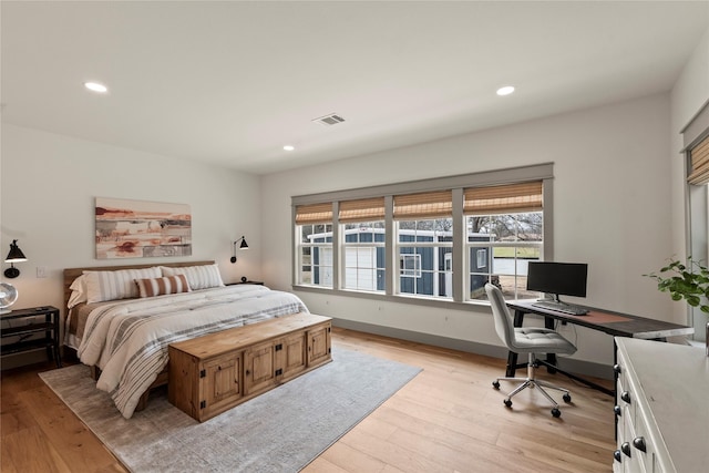 bedroom with baseboards, light wood-style flooring, visible vents, and recessed lighting