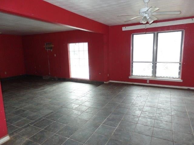 unfurnished room featuring ceiling fan