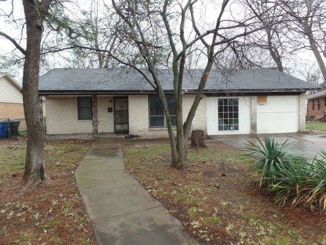 view of front of home featuring an attached garage and brick siding