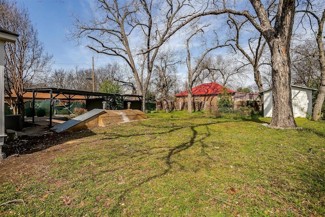 view of yard featuring an outbuilding and a storage unit