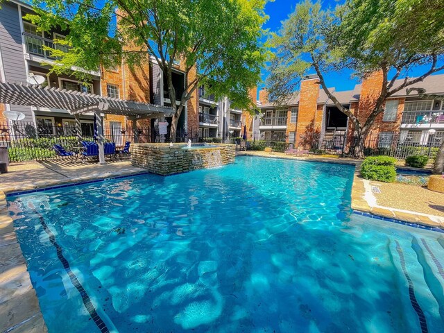 18333 Roehampton Dr Unit 123, Dallas, TX 75252 - full bath with toilet, marble finish flooring, tiled shower, vanity, and baseboards