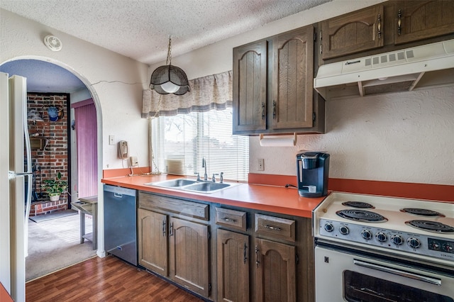 kitchen with electric stove, freestanding refrigerator, a textured ceiling, under cabinet range hood, and dishwashing machine