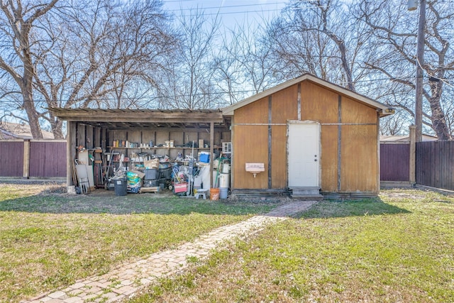 view of outdoor structure featuring fence and an outdoor structure