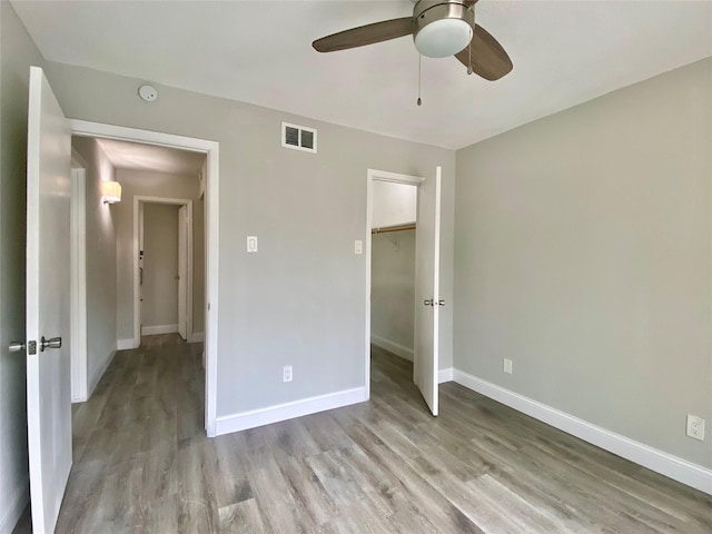 unfurnished bedroom featuring baseboards, visible vents, light wood-style flooring, and a ceiling fan