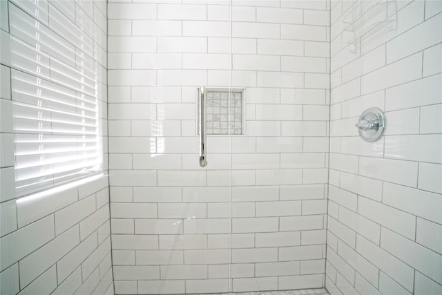 full bath with tiled shower