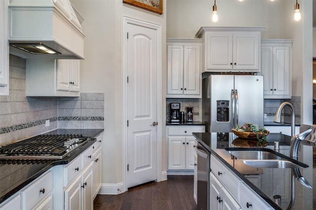 kitchen featuring a sink, hanging light fixtures, appliances with stainless steel finishes, and custom exhaust hood