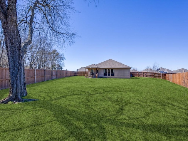 view of yard featuring a fenced backyard