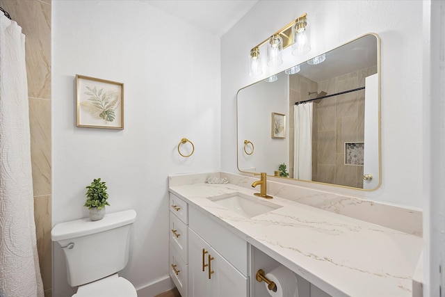 bathroom featuring tiled shower, vanity, and toilet