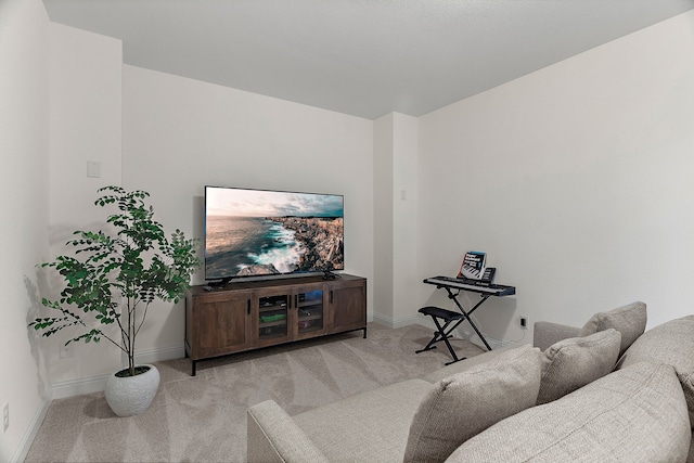 living area featuring carpet and baseboards