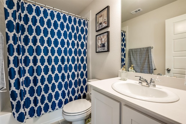 bathroom with toilet, vanity, visible vents, and a shower with curtain