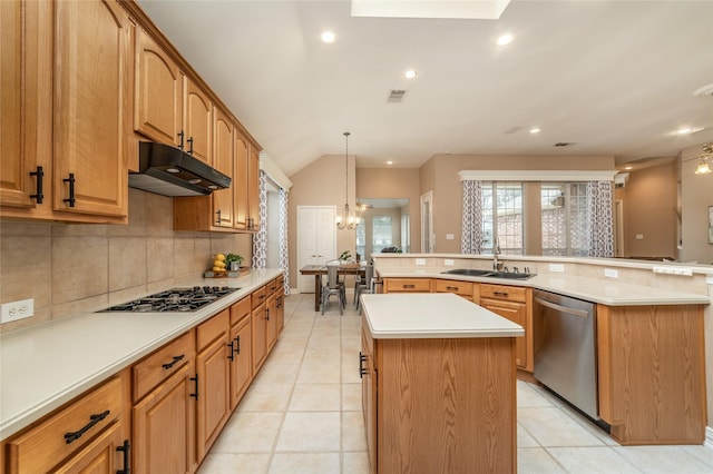 kitchen featuring a center island with sink, lofted ceiling, stainless steel appliances, under cabinet range hood, and a sink