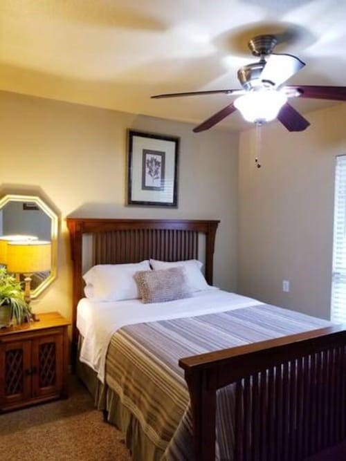 carpeted bedroom featuring a ceiling fan