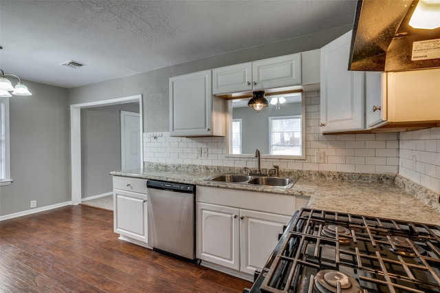 kitchen with visible vents, decorative backsplash, dark wood finished floors, dishwasher, and a sink