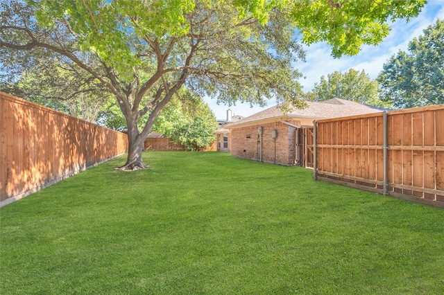 view of yard featuring a fenced backyard