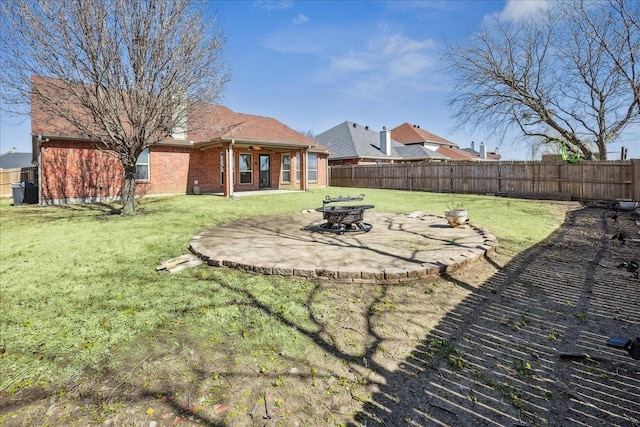 view of yard featuring a patio area, an outdoor fire pit, and a fenced backyard