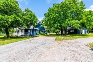 view of front of home with driveway and a front yard