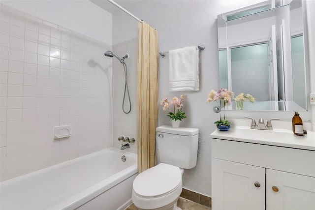 bathroom with shower / bathtub combination with curtain, baseboards, toilet, and vanity