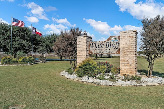 community sign with a lawn