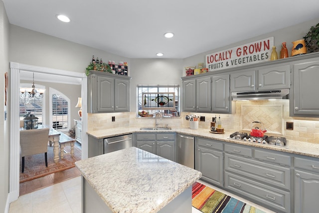 kitchen featuring appliances with stainless steel finishes, gray cabinetry, under cabinet range hood, a sink, and recessed lighting