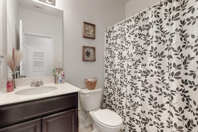 bathroom with visible vents, vanity, toilet, and a shower with curtain