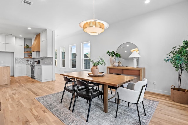 dining room featuring light wood-style flooring, visible vents, baseboards, and recessed lighting