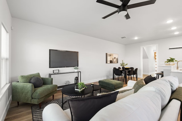 living room featuring recessed lighting, visible vents, a ceiling fan, wood finished floors, and baseboards