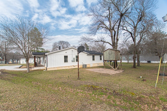 view of side of home featuring central air condition unit, crawl space, and a yard