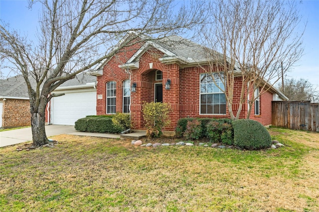 view of front facade featuring brick siding, driveway, an attached garage, and a front yard