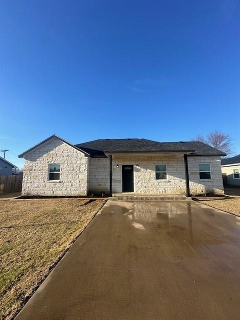 view of front of home featuring driveway