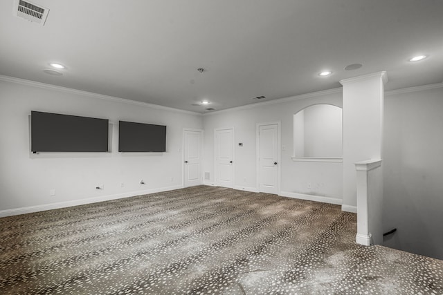 unfurnished room featuring ornamental molding, visible vents, and baseboards