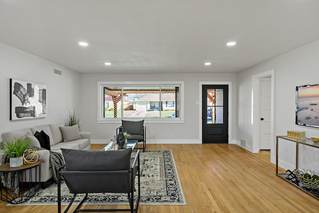 living area with visible vents, recessed lighting, light wood-style flooring, and baseboards