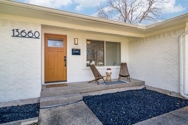 property entrance featuring a porch